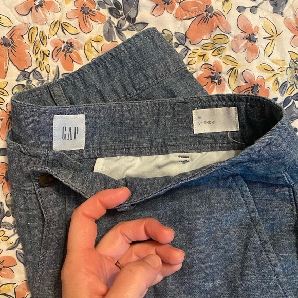 Gap Women’s chambray 5in shorts - Picture 3 of 3
